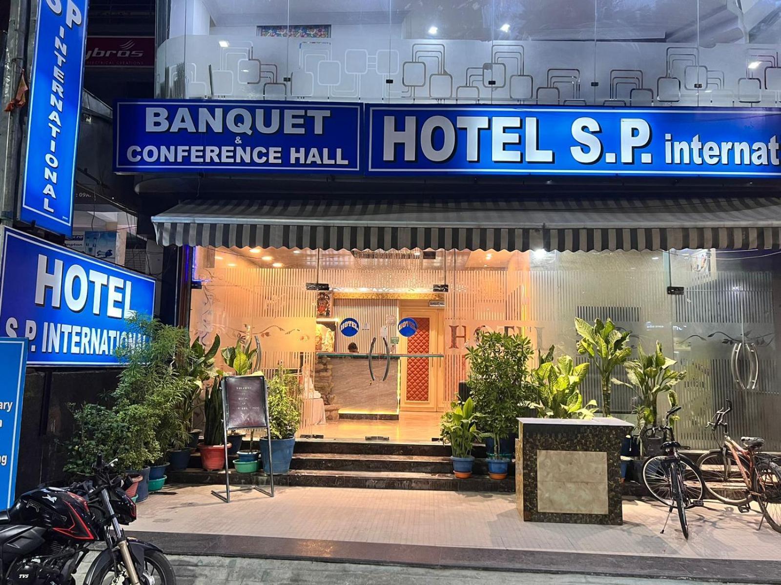 Hotel S P International A Unit Of Mavis Group Lucknow Extérieur photo